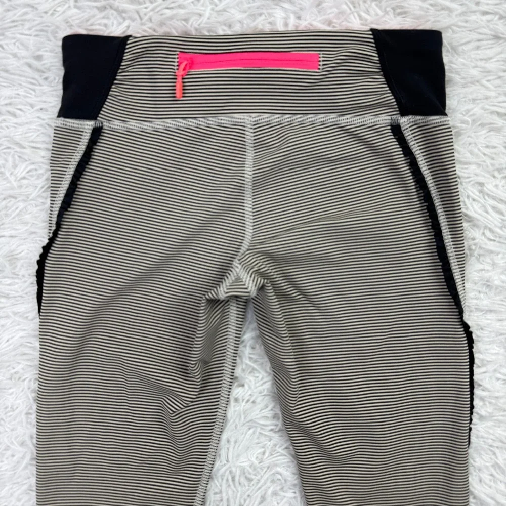 Lululemon Pants Womens 4 Black & White Striped Cropped Leggings Zip Pocket 16